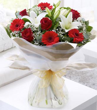 Red & White Hand Tied Bouquet flowers CityFlowersIndia 