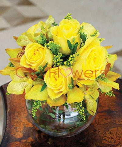 SUNSHINE VASE ARRANGEMENT flowers CityFlowersIndia 