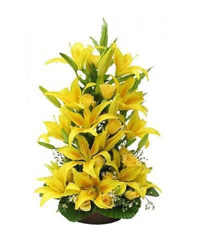 Amber Thoughts Basket Arrangement flowers CityFlowersIndia 