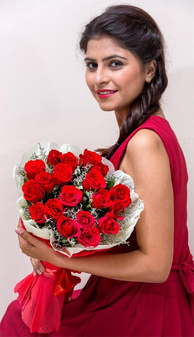 Vibrant Red Bunch Roses Love flowers CityFlowersIndia 