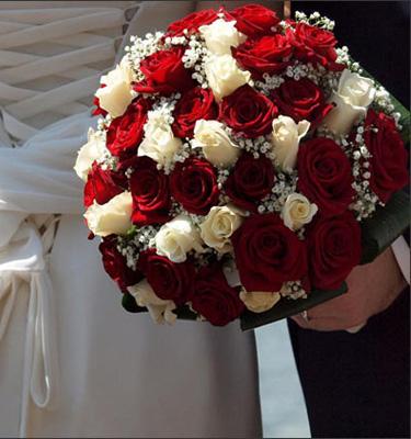 Pretty White & Red Bouquet flowers CityFlowersIndia 